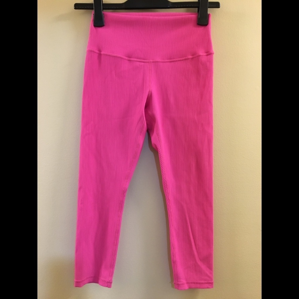 Zyia Ribbed Pink Cropped Leggings